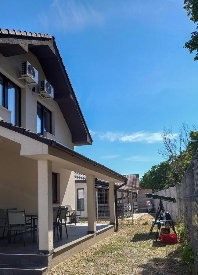 Zola Guest House Oradea Exteriör bild